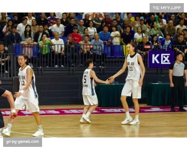 四川青年女篮张梓涵决赛空切上篮轻盈 周希羽内线拼抢积极 四川青年女篮张梓涵决赛空切上篮轻盈 周希羽内线拼抢积极